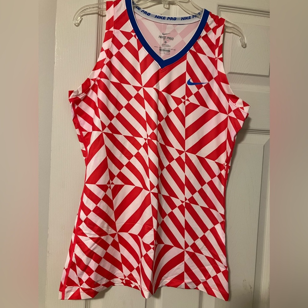 Nike Pro tank size L